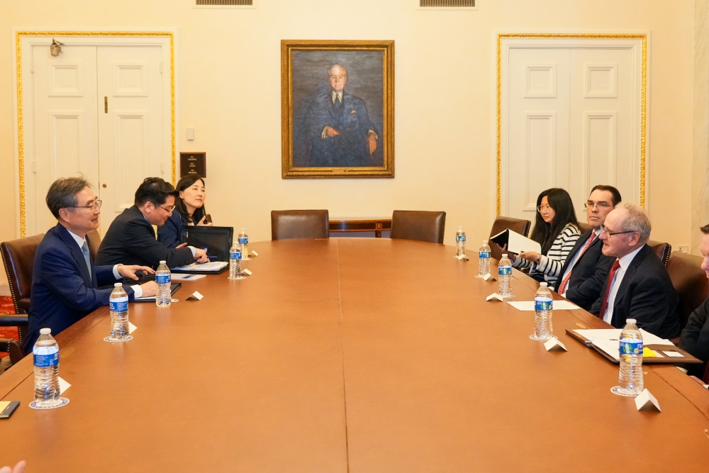 조현 장관, 미 상원 군사·외교위원장 면담